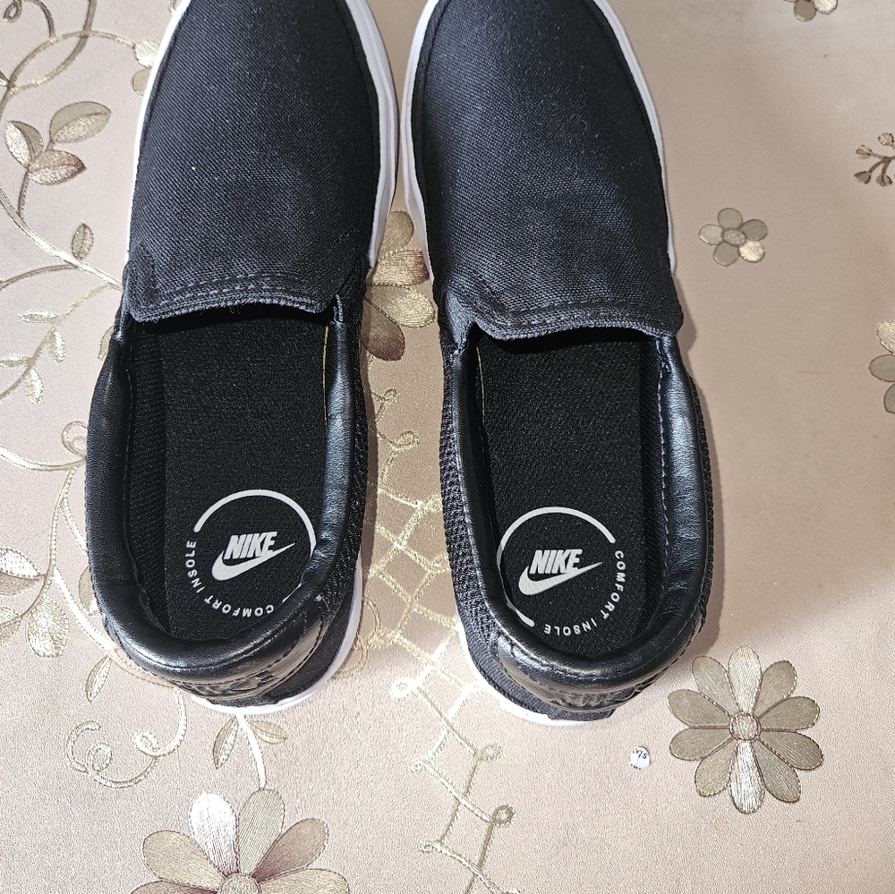 NWOB  Nike Black and White Espadrilles - Picture 4 of 6